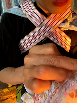 Laura8910 online show from 10/27/25, 09:57