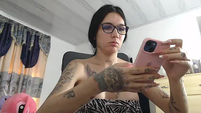 Snapshot of sweet_cutetras22 chatting on 01/05/25, 02:19 sweet cutetras22 online show from 01/05/25, 02:19