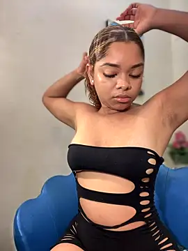 Snapshot of ChristyAddams chatting on 09/18/25, 12:18 ChristyAddams online show from 09/18/25, 12:18