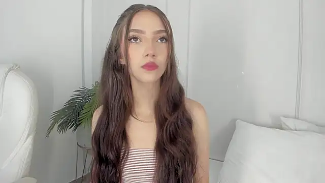 Snapshot of Mariapettit chatting on 02/13/25, 12:21 Mariapettit online show from 02/13/25, 12:21