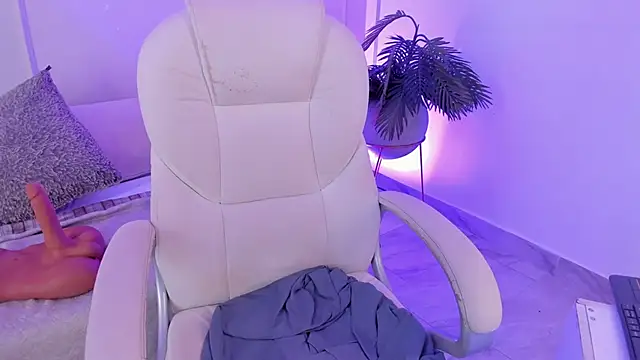 Snapshot of Mariapettit chatting on 03/03/25, 12:37 Mariapettit online show from 03/03/25, 12:37