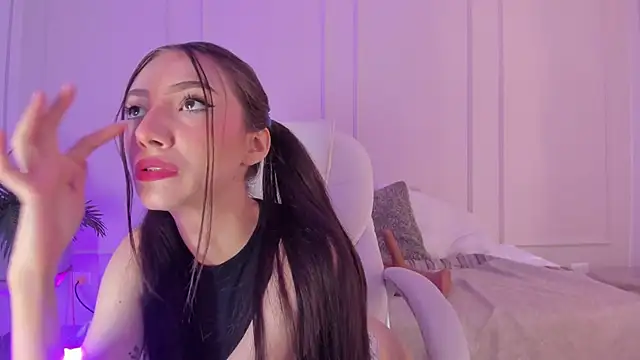 Snapshot of Mariapettit chatting on 03/11/25, 12:28 Mariapettit online show from 03/11/25, 12:28