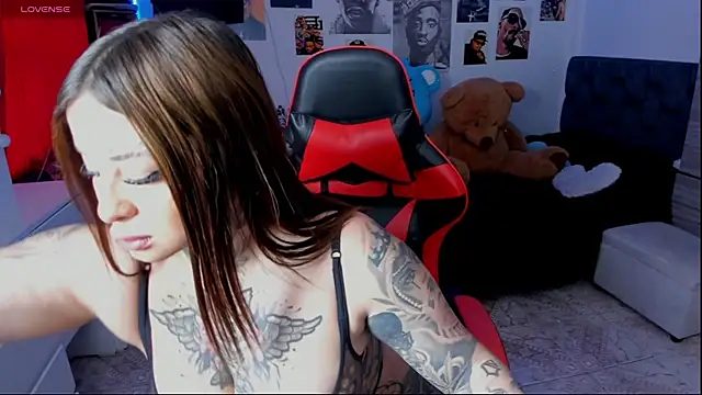 Snapshot of Erika_Montoya chatting on 09/15/25, 01:33 Erika Montoya online show from 09/15/25, 01:33