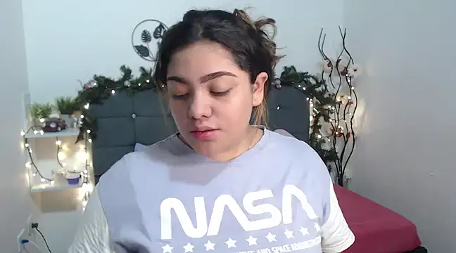 Snapshot of KathyGonzalez chatting on 12/06/24, 11:54 KathyGonzalez online show from 12/06/24, 11:54