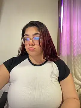 Snapshot of KathyGonzalez chatting on 09/29/25, 04:34 KathyGonzalez online show from 09/29/25, 04:34