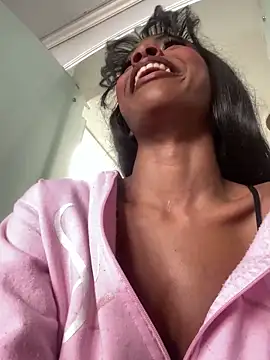 Snapshot of adaraSmiith chatting on 12/11/24, 05:59 adaraSmiith online show from 12/11/24, 05:59