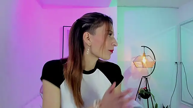 Snapshot of Tamara_slimx chatting on 03/01/25, 04:04 Tamara slimx online show from 03/01/25, 04:04