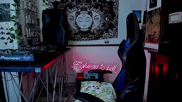Snapshot of Demongirl6666 chatting on 01/08/25, 05:05 Demongirl6666 online show from 01/08/25, 05:05