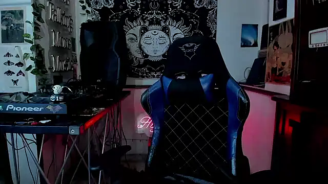 Snapshot of Demongirl6666 chatting on 01/11/25, 03:23 Demongirl6666 online show from 01/11/25, 03:23