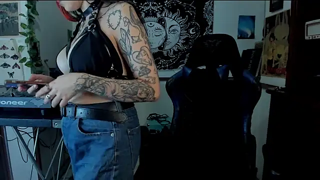 Snapshot of Demongirl6666 chatting on 02/13/25, 04:32 Demongirl6666 online show from 02/13/25, 04:32