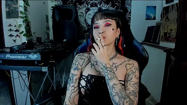 Snapshot of Demongirl6666 chatting on 02/16/25, 04:31 Demongirl6666 online show from 02/16/25, 04:31