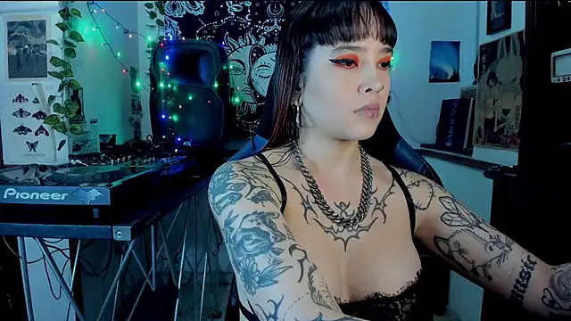 Snapshot of Demongirl6666 chatting on 02/21/25, 01:00 Demongirl6666 online show from 02/21/25, 01:00