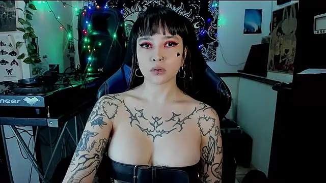 Snapshot of Demongirl6666 chatting on 02/27/25, 01:27 Demongirl6666 online show from 02/27/25, 01:27