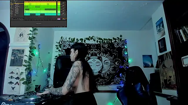 Snapshot of Demongirl6666 chatting on 03/22/25, 06:43 Demongirl6666 online show from 03/22/25, 06:43