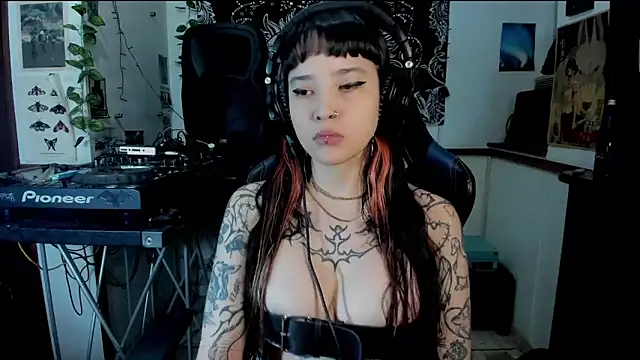 Snapshot of Demongirl6666 chatting on 03/23/25, 04:38 Demongirl6666 online show from 03/23/25, 04:38