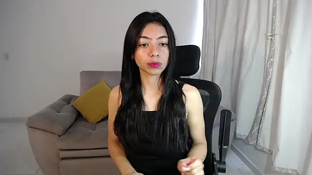 Snapshot of Liissa_cute_ chatting on 01/14/25, 01:28 Liissa cute online show from 01/14/25, 01:28