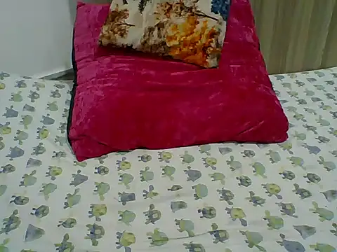 Snapshot of PrettyPrincess14 chatting on 10/10/25, 01:26 PrettyPrincess14 online show from 10/10/25, 01:26