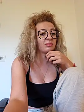 Selenna emma online show from 09/15/25, 02:28