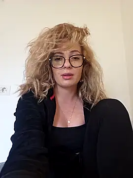 Selenna emma online show from 09/17/25, 11:34