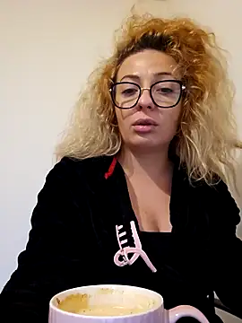 Selenna emma online show from 11/10/25, 01:21