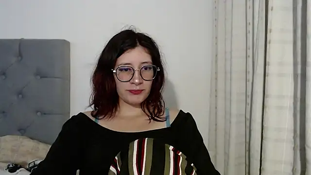 Snapshot of mariana124- chatting on 01/04/25, 03:29 mariana124- online show from 01/04/25, 03:29