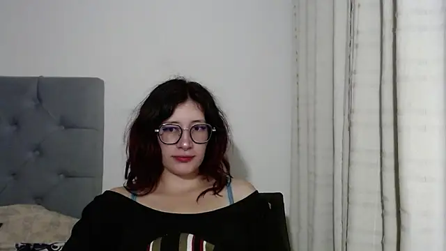 Snapshot of mariana124- chatting on 01/04/25, 06:41 mariana124- online show from 01/04/25, 06:41