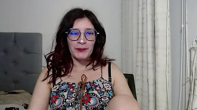 Snapshot of mariana124- chatting on 01/06/25, 06:52 mariana124- online show from 01/06/25, 06:52