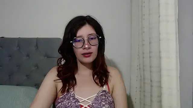 Snapshot of mariana124- chatting on 01/31/25, 02:39 mariana124- online show from 01/31/25, 02:39