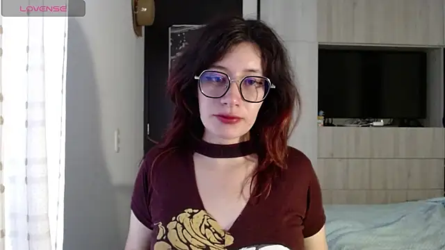 Snapshot of mariana124- chatting on 02/22/25, 12:40 mariana124- online show from 02/22/25, 12:40