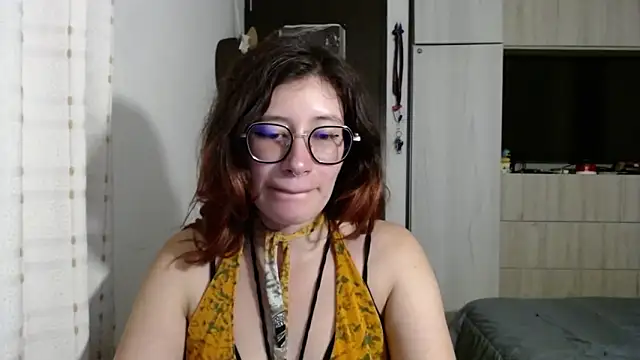 Snapshot of mariana124- chatting on 03/19/25, 12:37 mariana124- online show from 03/19/25, 12:37