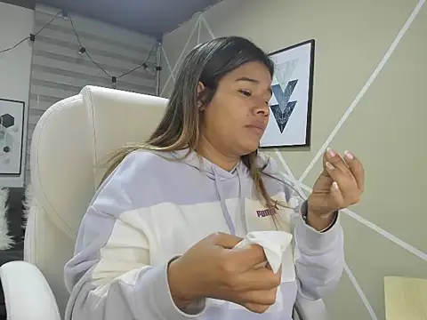 Enma  clark online show from 10/25/25, 04:09