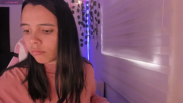 Snapshot of moonliiiight1 chatting on 12/02/24, 08:00 moonliiiight1 online show from 12/02/24, 08:00