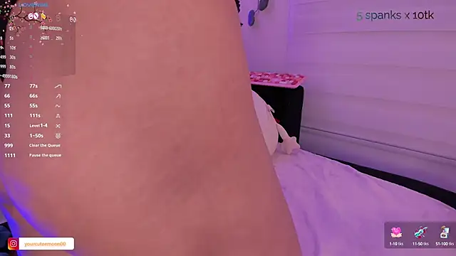 Snapshot of moonliiiight1 chatting on 12/19/24, 02:01 moonliiiight1 online show from 12/19/24, 02:01