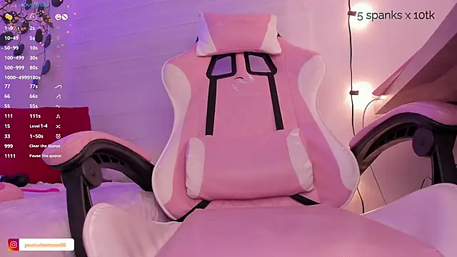 Snapshot of moonliiiight1 chatting on 12/19/24, 05:07 moonliiiight1 online show from 12/19/24, 05:07