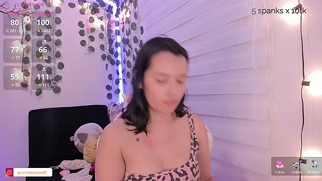 Snapshot of moonliiiight1 chatting on 12/23/24, 12:14 moonliiiight1 online show from 12/23/24, 12:14