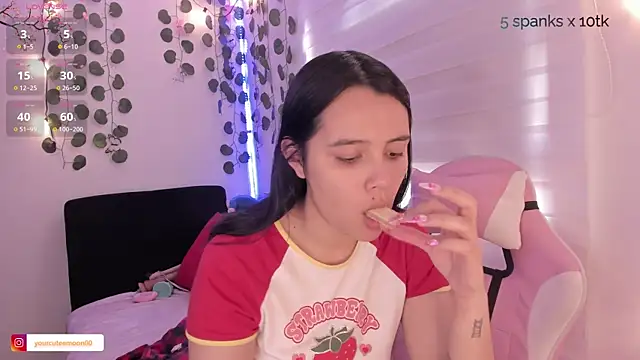 Snapshot of moonliiiight1 chatting on 01/16/25, 06:06 moonliiiight1 online show from 01/16/25, 06:06