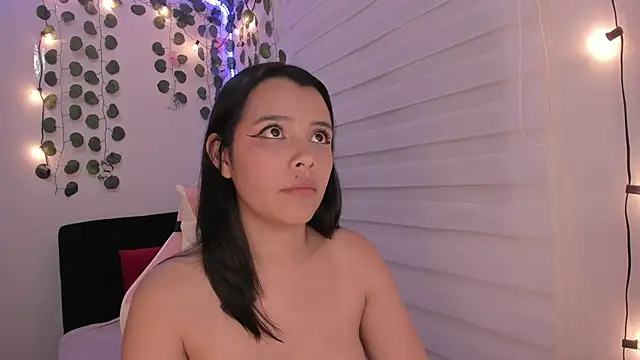 Snapshot of moonliiiight1 chatting on 01/22/25, 11:43 moonliiiight1 online show from 01/22/25, 11:43