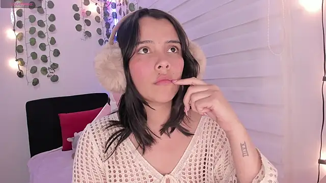 Snapshot of moonliiiight1 chatting on 01/25/25, 12:17 moonliiiight1 online show from 01/25/25, 12:17