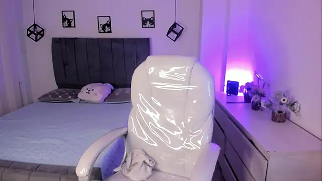 Snapshot of Beck_jones chatting on 10/21/25, 02:18 Beck jones online show from 10/21/25, 02:18