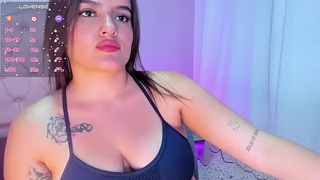 Snapshot of ellarosee_ chatting on 12/06/24, 11:25 ellarosee online show from 12/06/24, 11:25