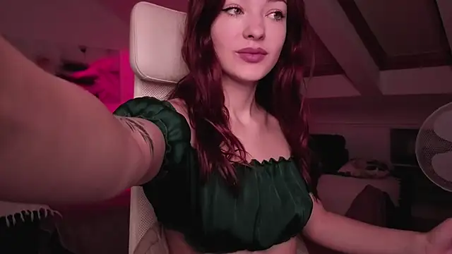 MiaRouge online show from 10/14/25, 02:23