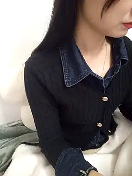 Snapshot of Lovely_kute chatting on 12/21/24, 08:43 Lovely kute online show from 12/21/24, 08:43