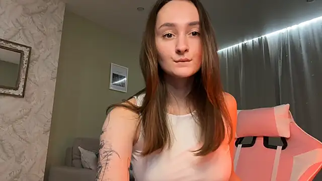 Snapshot of Eva_Eva_ chatting on 12/18/24, 10:02 Eva Eva online show from 12/18/24, 10:02