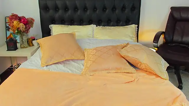 Snapshot of Goddess_Squirt_ chatting on 10/16/25, 03:18 Goddess Squirt online show from 10/16/25, 03:18