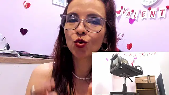 Snapshot of Milenahot_69_ chatting on 02/05/25, 02:48 Milenahot 69 online show from 02/05/25, 02:48