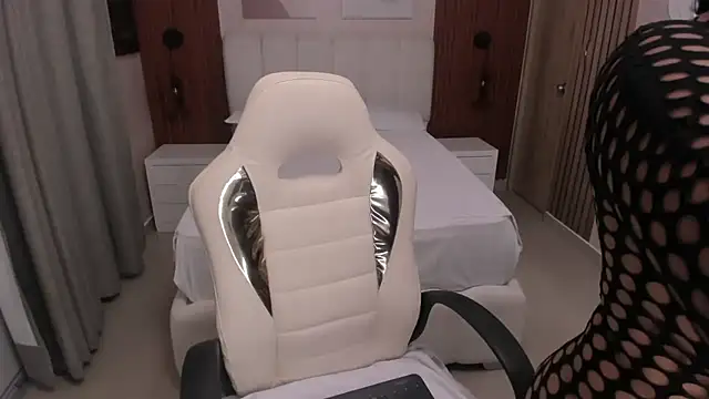 Leah Sweetie online show from 10/02/25, 10:22