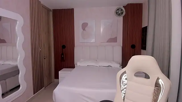 Leah Sweetie online show from 10/08/25, 10:13