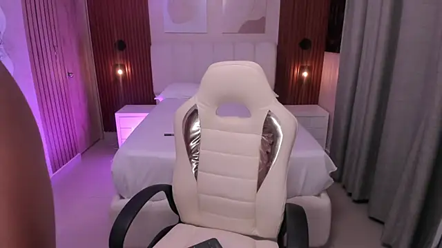 Leah Sweetie online show from 10/25/25, 10:23