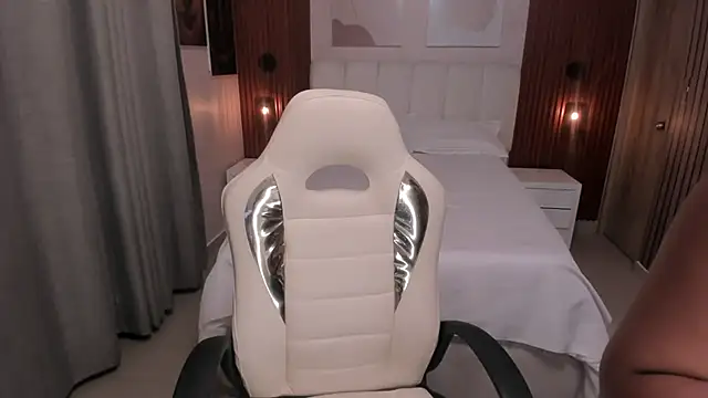 Leah Sweetie online show from 11/17/25, 10:21