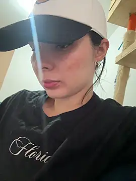 Snapshot of SofiaG_ chatting on 02/04/25, 02:10 SofiaG online show from 02/04/25, 02:10